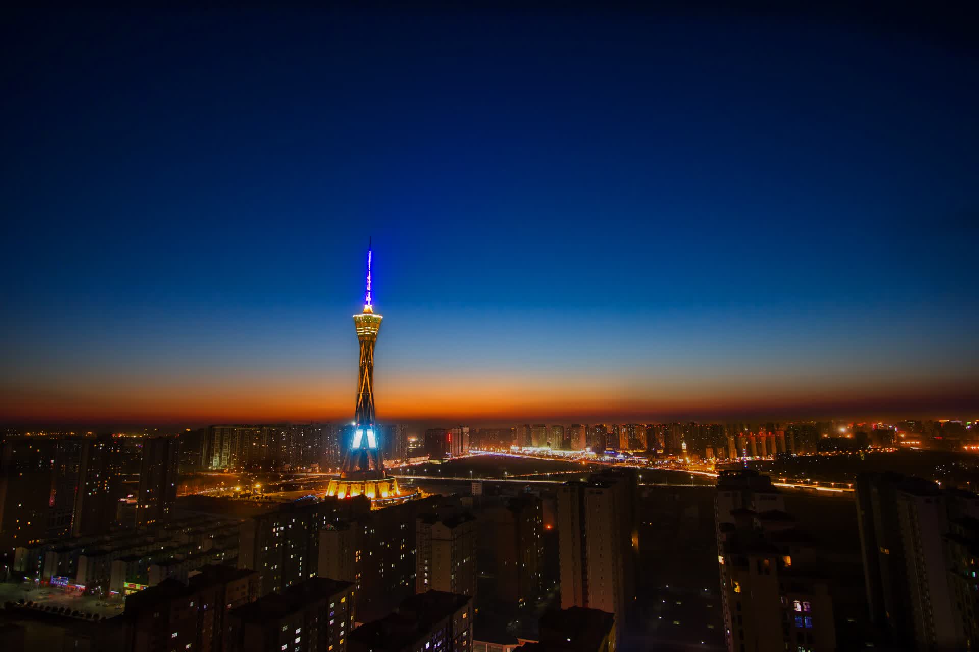 MMA的“地面捶击：裁判叫停的时机艺术
